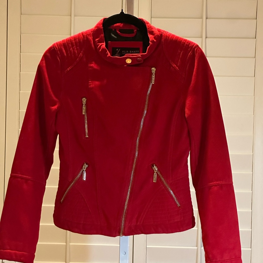 Alia Bhatt woman’s jacket